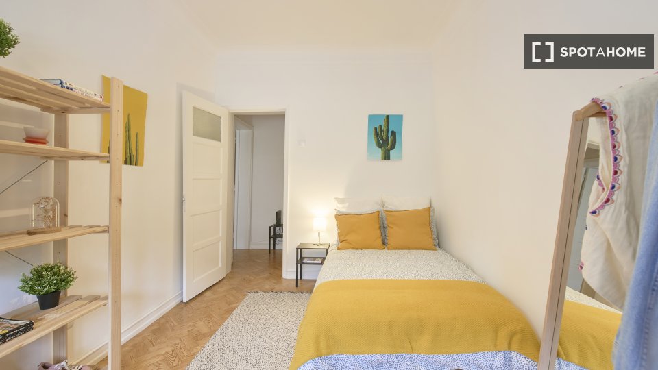 Double room Lisbon, 5 beds — photo 14