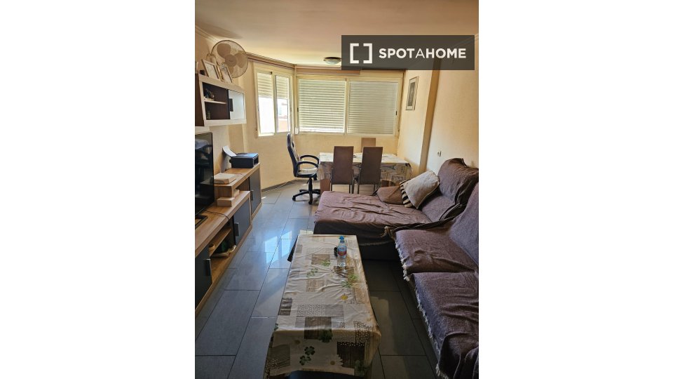 Double room Valencia, 1 bed, 110m² — photo 3