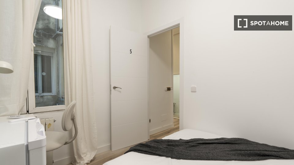 Double room Madrid, 5 beds — photo 2