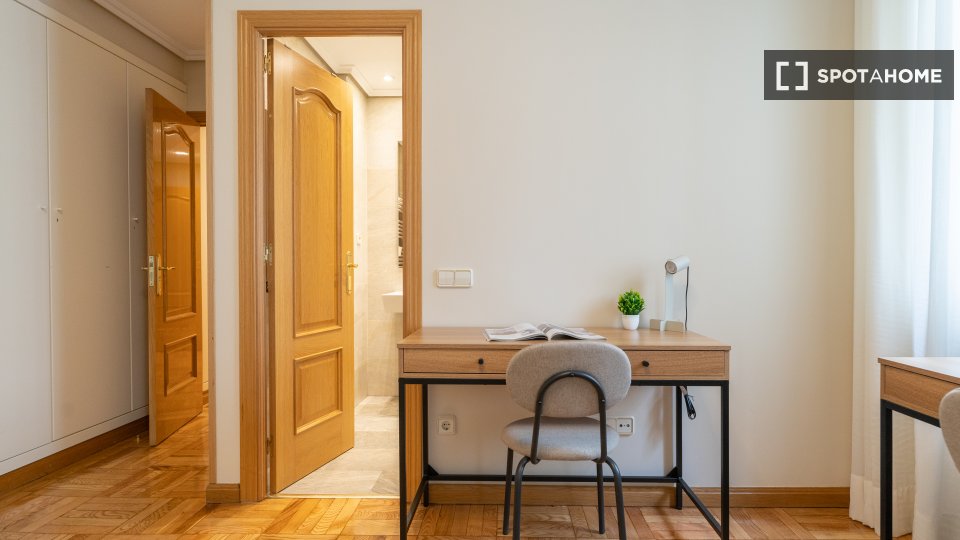 Double room Madrid, 5 beds — photo 18
