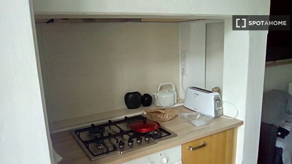 Double room Lisbon, 3 beds — photo 8