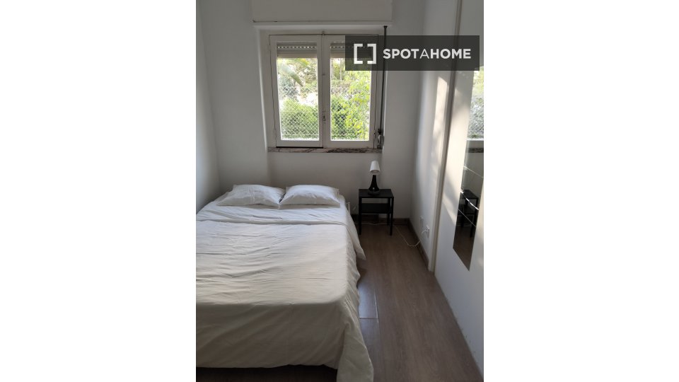 Double room Lisbon, 3 beds, 60m² — photo 29