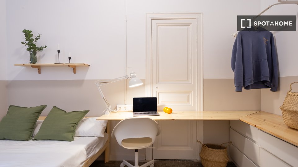 Double room Barcelona, 4 beds, 90m² — photo 5