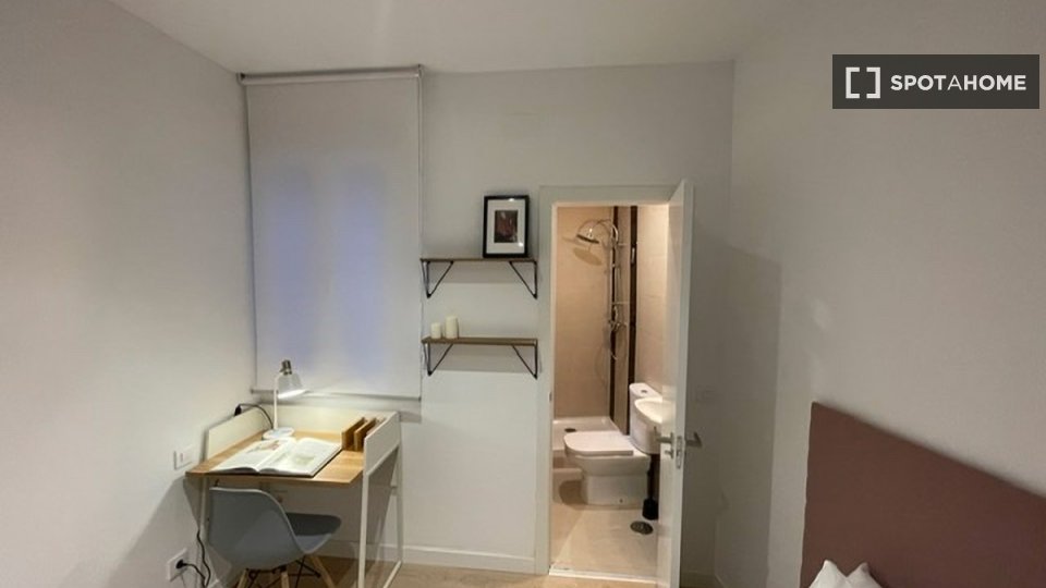 Double room Madrid, 12 beds — photo 4