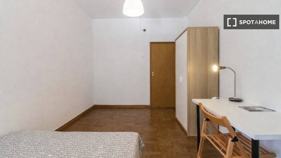Double room Lisbon, 6 beds — photo 21
