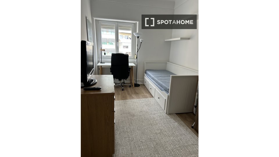 Apartment Lisbon, 2 beds, 83m² — photo 14