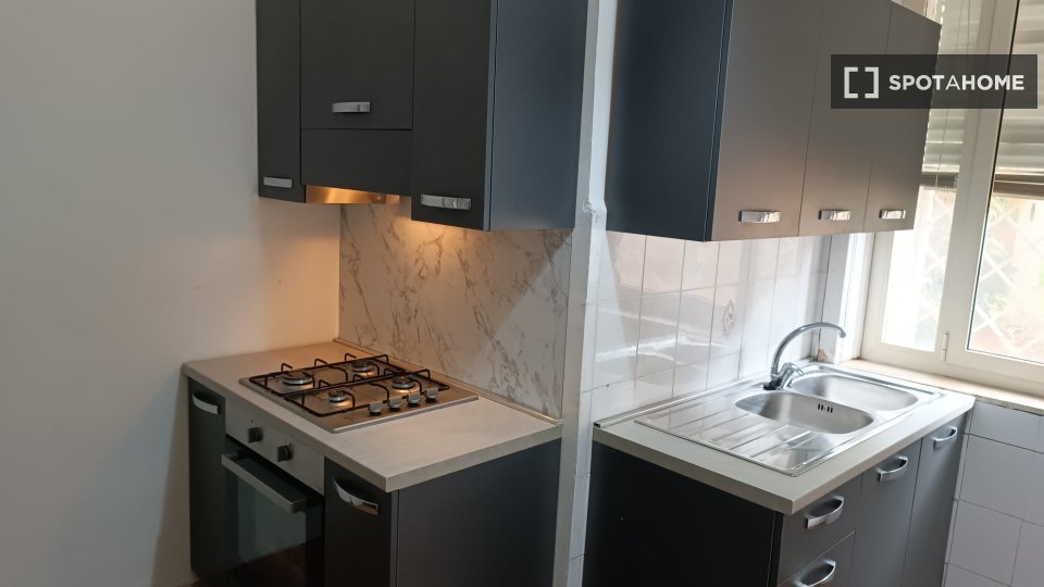 Double room Naples, 2 beds — photo 4