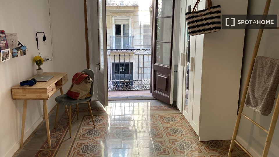 Double room Barcelona, 5 beds, 140m² — photo 18