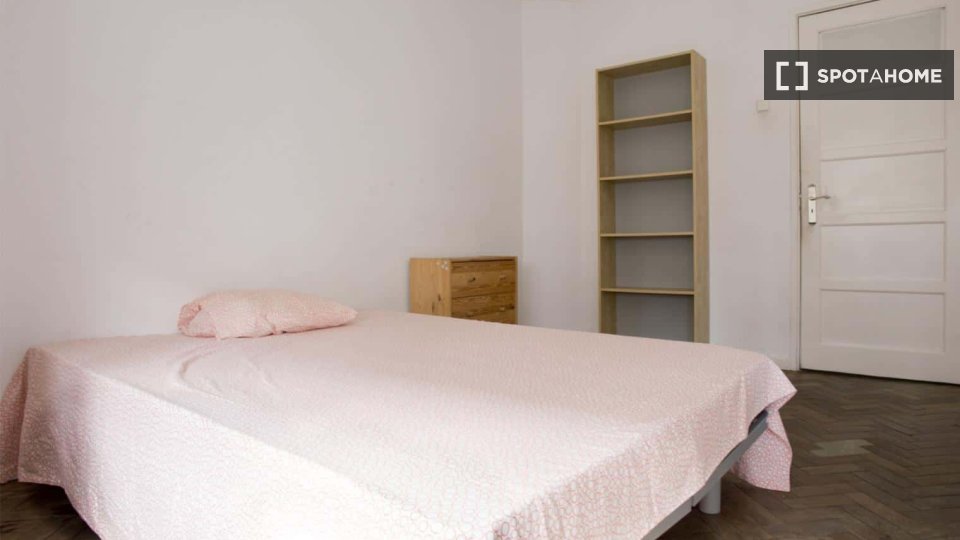 Double room Lisbon, 7 beds — photo 40