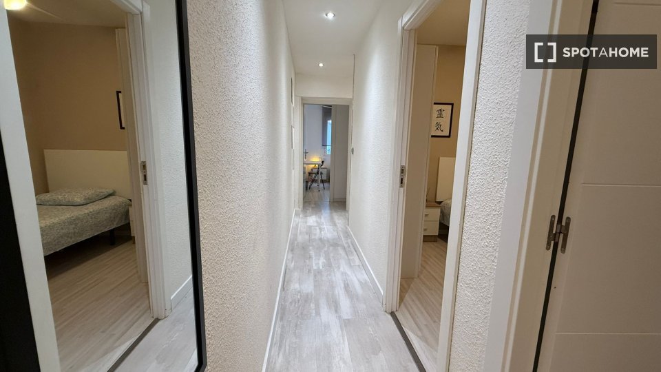 Double room Madrid, 4 beds — photo 23