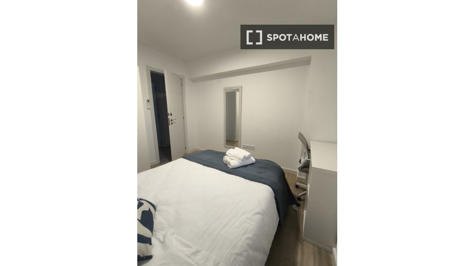 Habitación en piso compartido de 4 habitaciones en alquiler, San Rafael