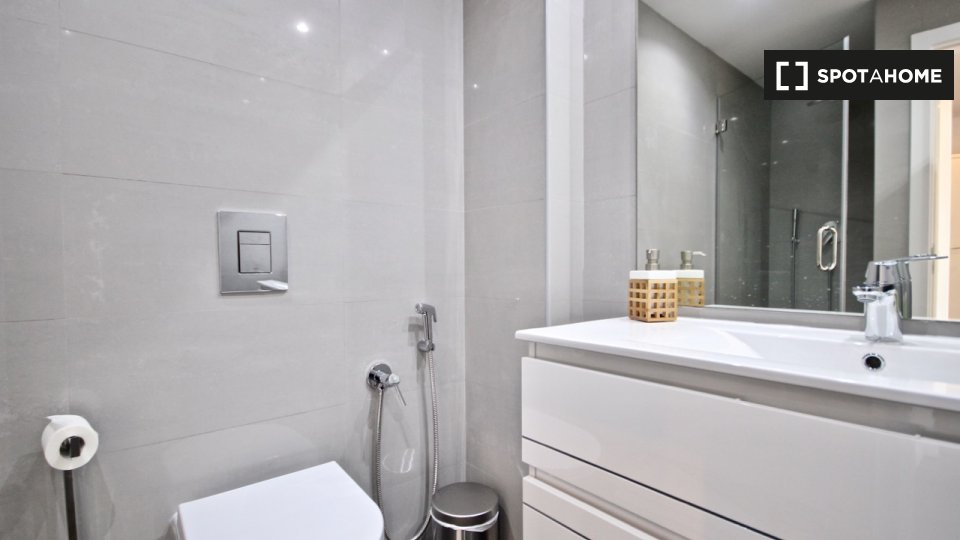 Apartment Lisbon, 1 bed — photo 19
