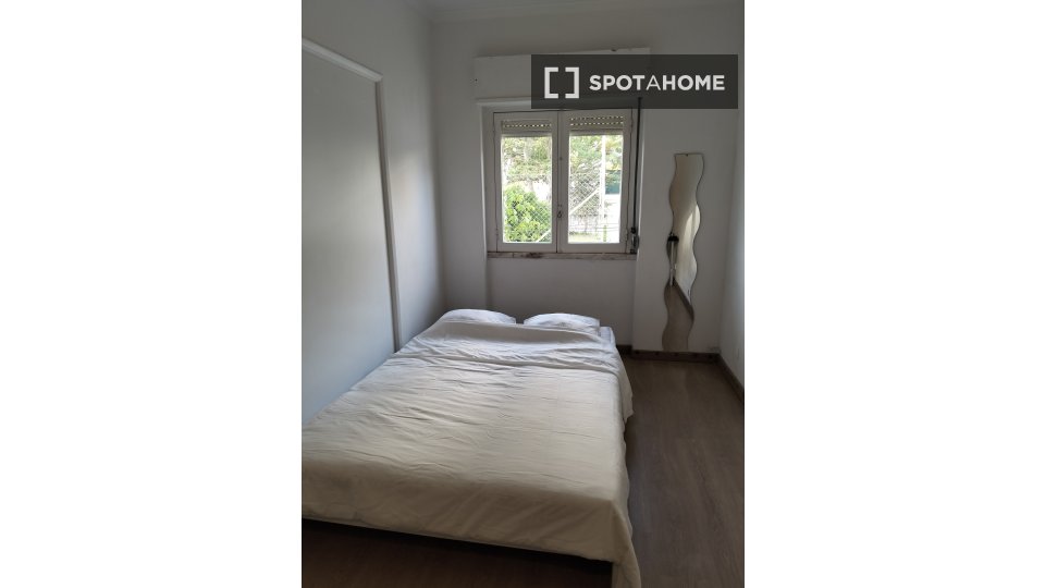 Double room Lisbon, 3 beds, 60m² — photo 21