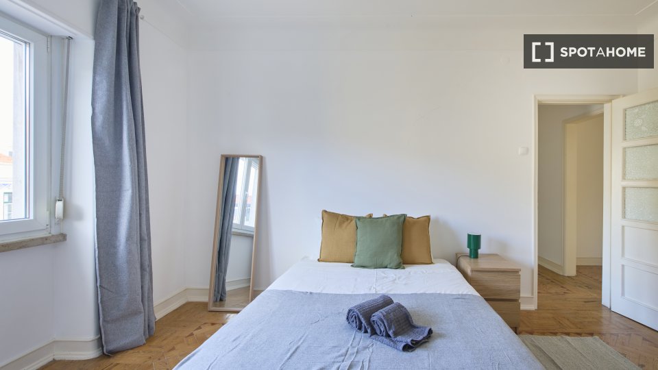 Double room Lisbon, 5 beds — photo 11