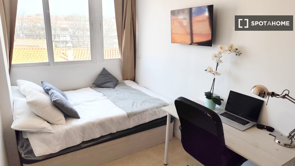 Double room Madrid, 5 beds — photo 17