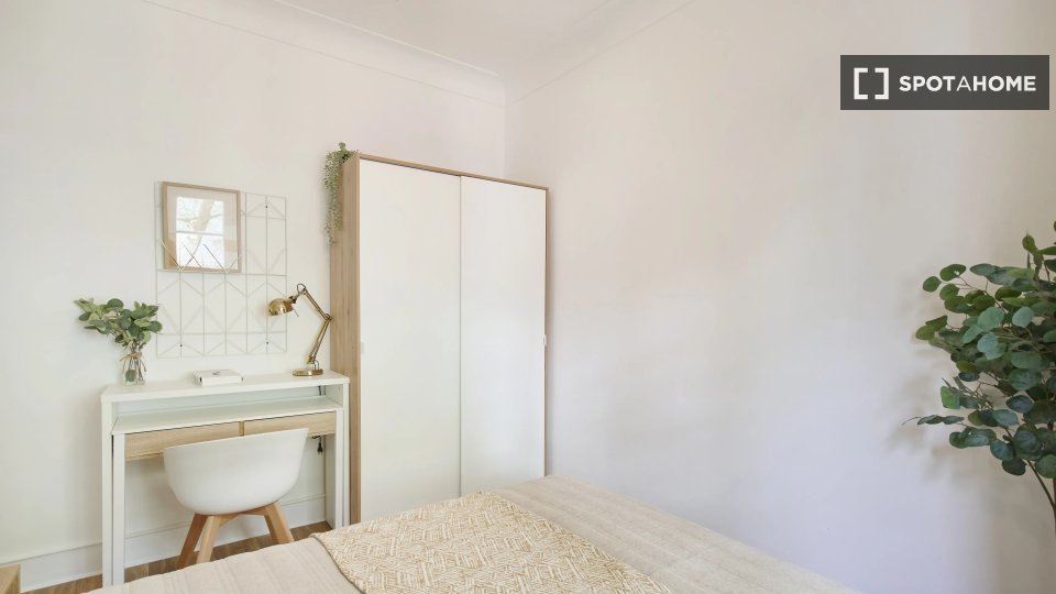 Double room Lisbon, 6 beds — photo 13