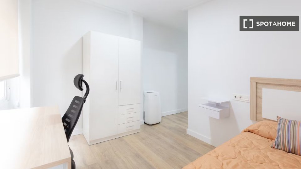Double room Alicante, 8 beds, 201m² — photo 19