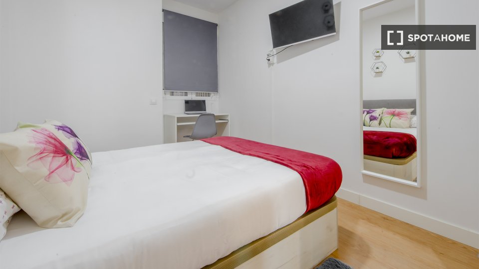 Double room Madrid, 8 beds, 200m² — photo 14