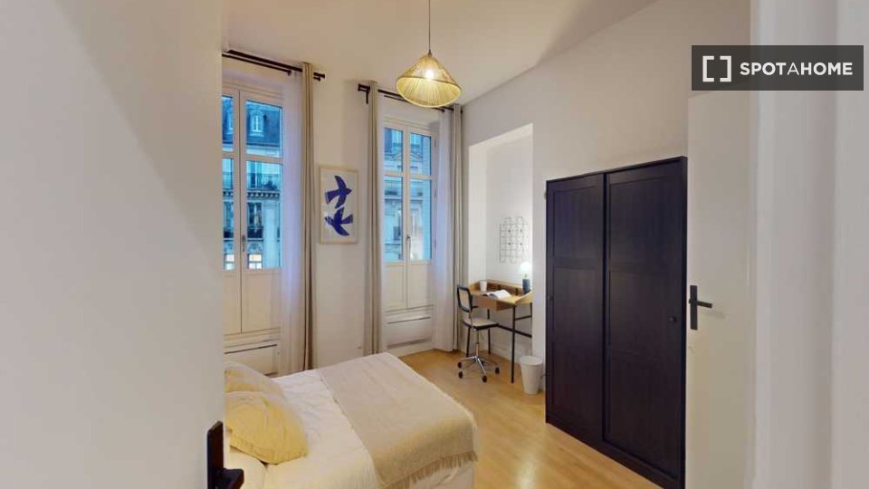 Double room Paris, 6 beds, 150m² — photo 2