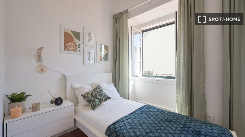 Double room Lisbon, 13 beds — photo 1