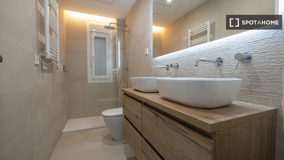 Double room Madrid, 7 beds — photo 33