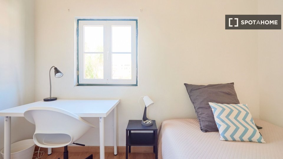 Double room Lisbon, 6 beds — photo 12