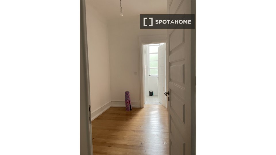 Double room Lisbon, 4 beds, 15m² — photo 1
