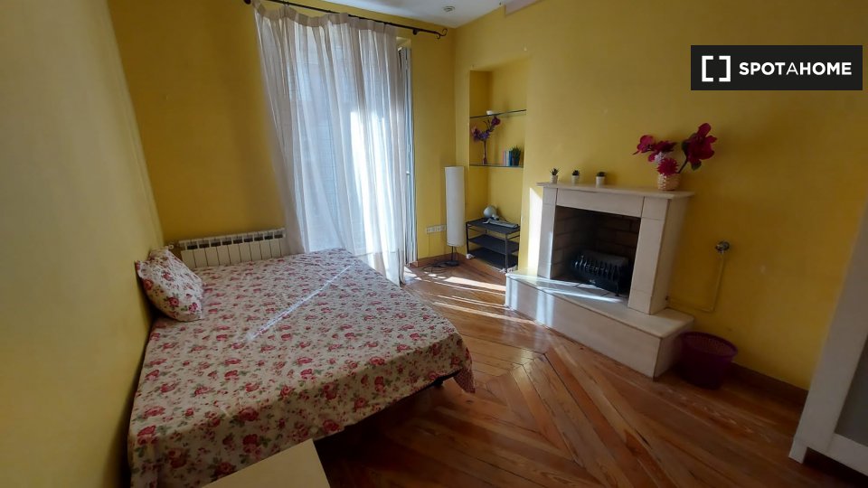 Double room Madrid, 7 beds, 180m² — photo 12