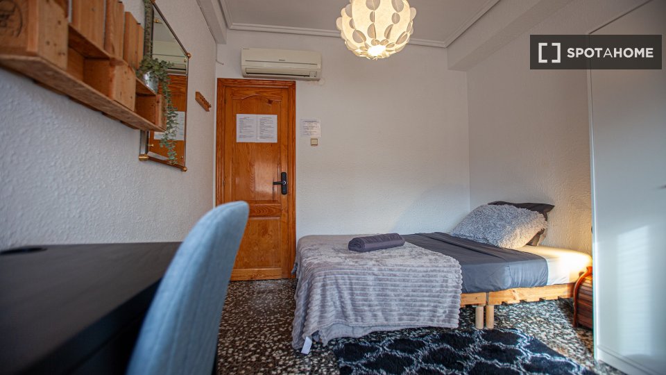 Double room Valencia, 4 beds, 140m² — photo 24