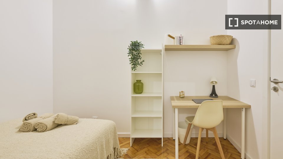 Double room Lisbon, 11 beds — photo 40