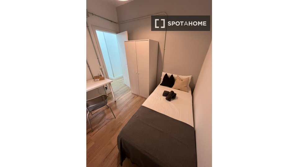 Double room Madrid, 6 beds — photo 13