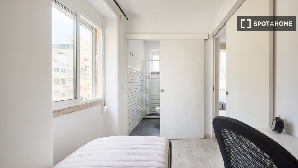 Double room Lisbon, 6 beds — photo 87