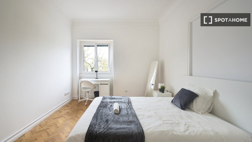 Double room Lisbon, 9 beds — photo 32