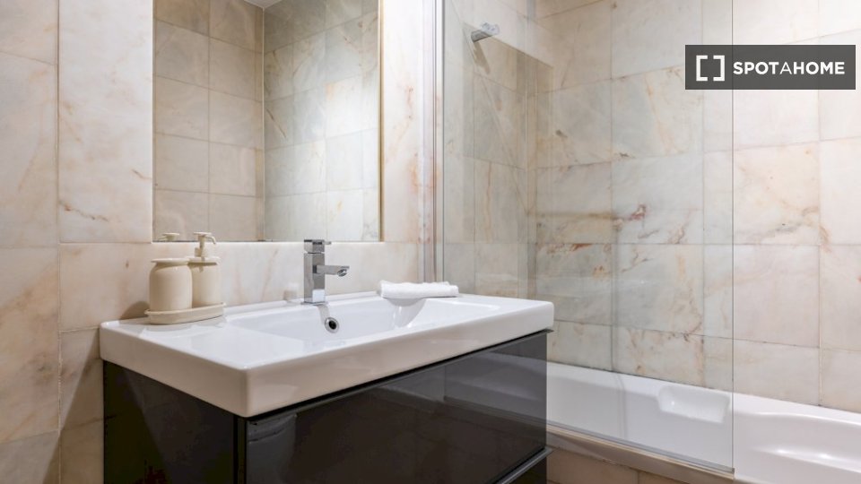 Apartment Lisbon, 1 bed — photo 17