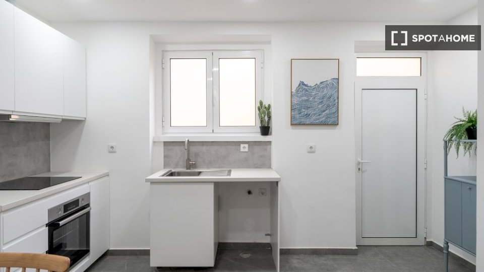Double room Lisbon, 4 beds — photo 9