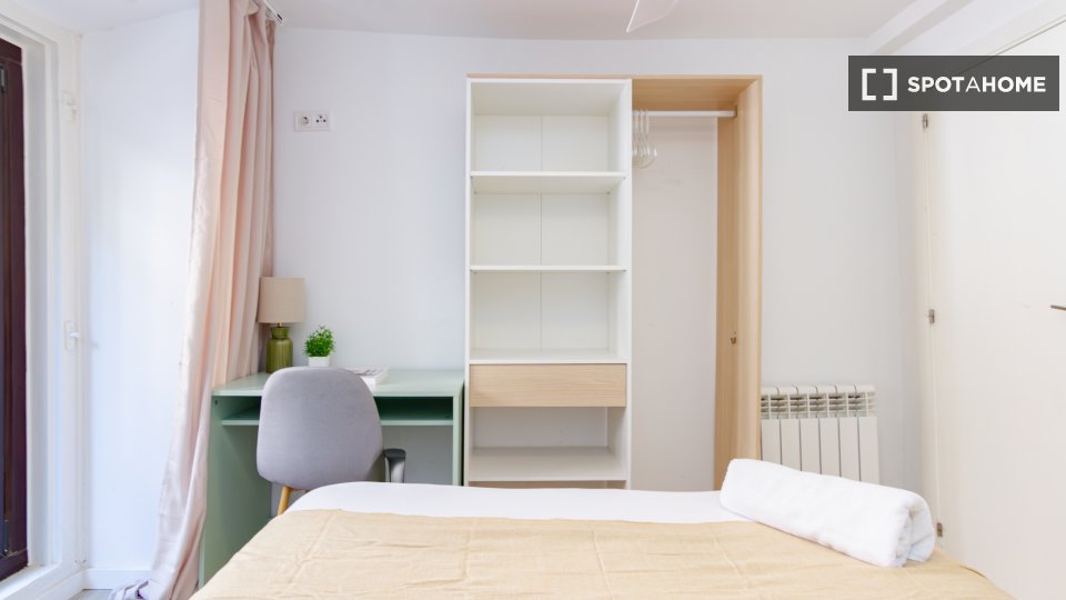 Double room Madrid, 6 beds — photo 56