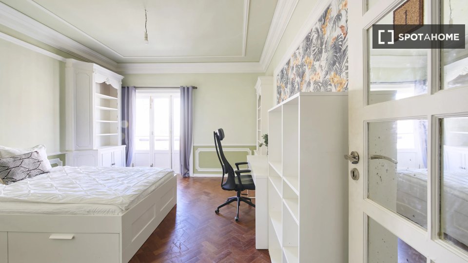 Double room Lisbon, 6 beds — photo 19