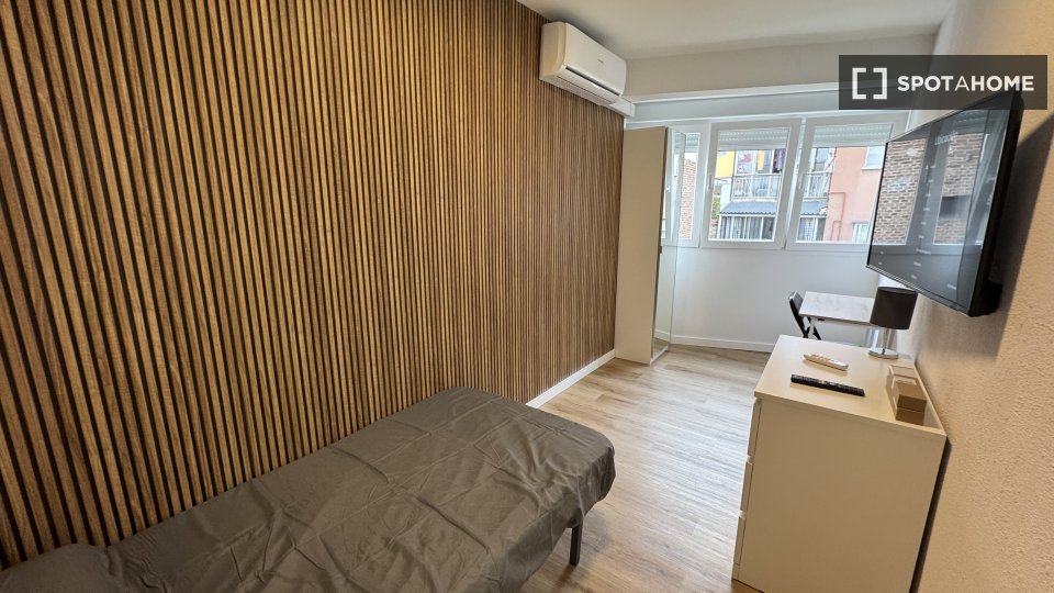 Double room Madrid, 4 beds, 65m² — photo 16