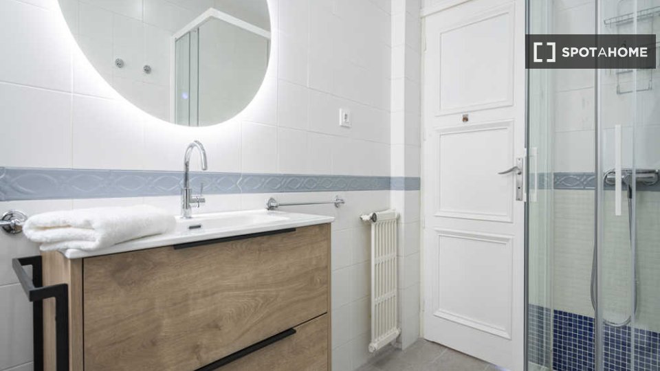 Double room Madrid, 5 beds — photo 48