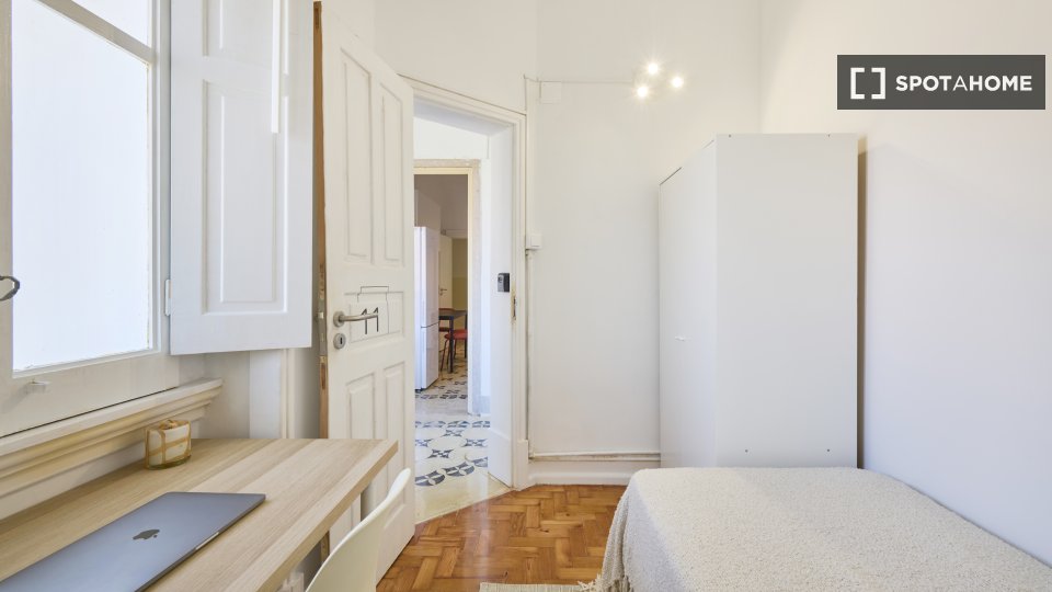 Double room Lisbon, 11 beds — photo 31