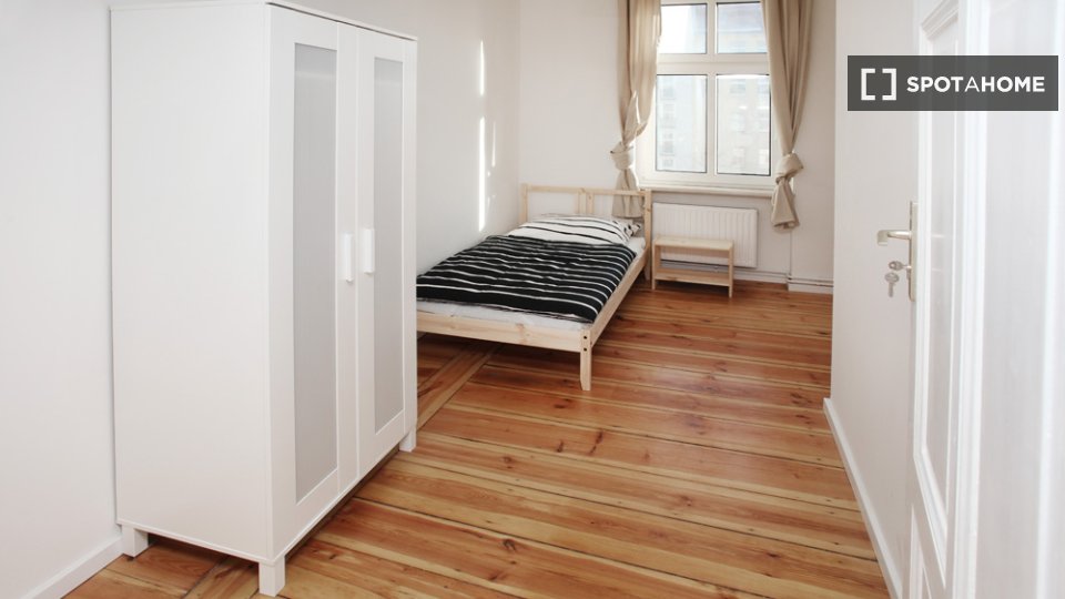 Double room Berlin, 5 beds, 124m² — photo 15