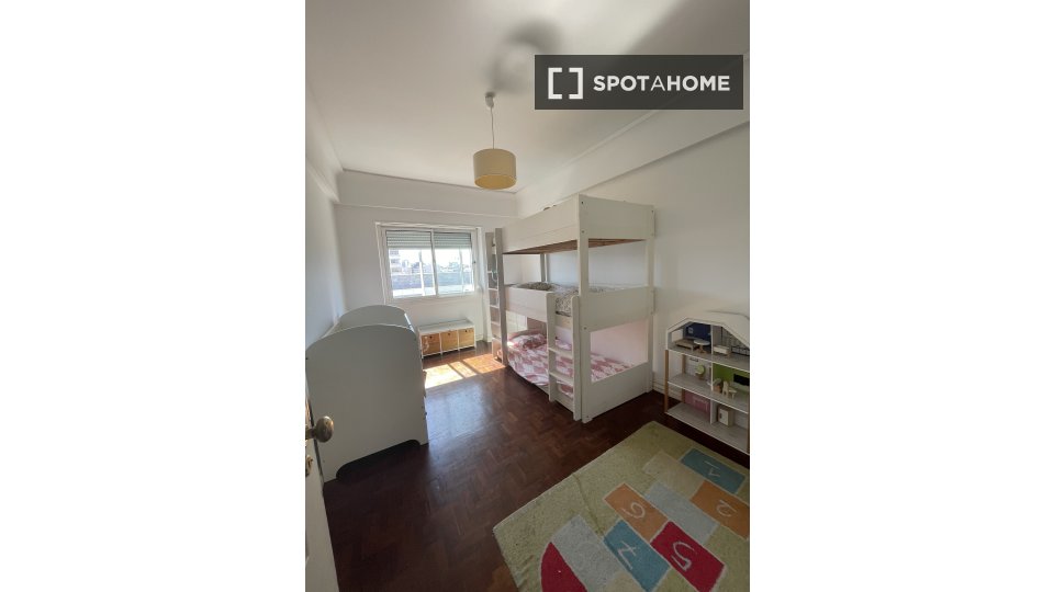 Apartment Lisbon, 4 beds, 125m² — photo 11