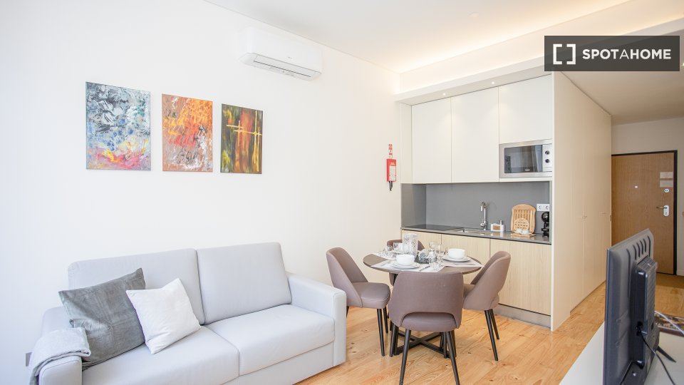 Apartment Porto, 1 bed, 52m² — photo 17