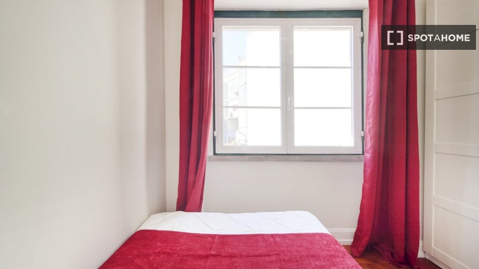 Double room Lisbon, 4 beds — photo 14