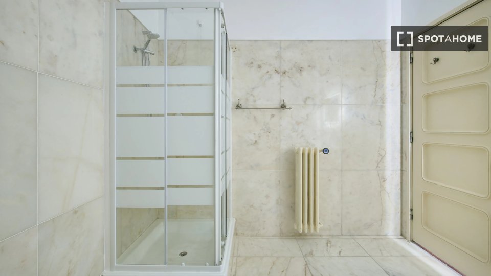 Double room Lisbon, 7 beds — photo 19