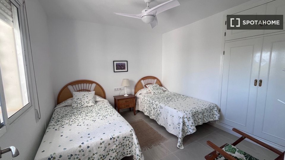 Double room Cartagena, 3 beds, 90m² — photo 1