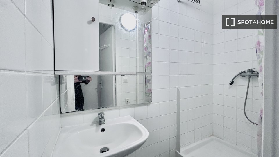 Double room Paris, 3 beds, 17m² — photo 14