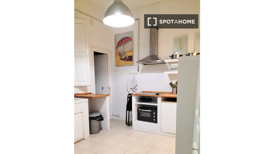 Double room Madrid, 5 beds, 100m² — photo 5