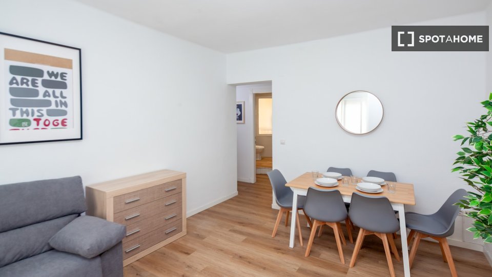 Camera in appartamento condiviso con 5 camere da letto, La Creu del Grau - a Valencia