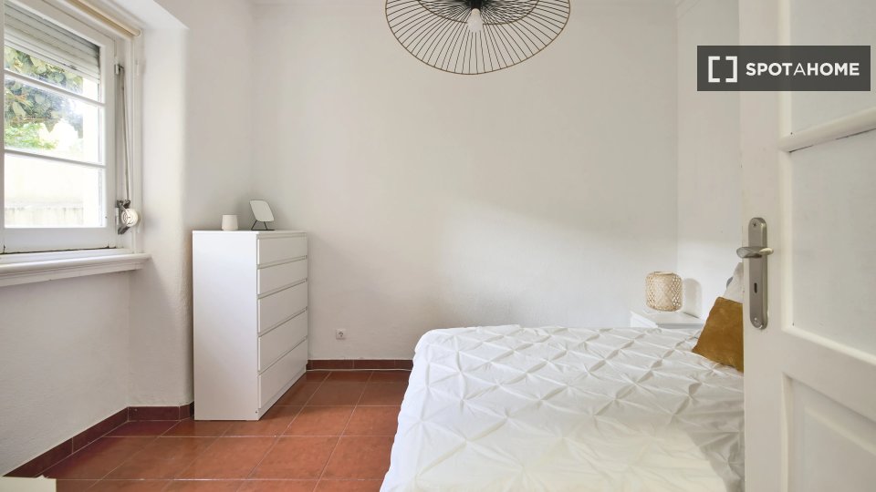 Double room Lisbon, 4 beds — photo 1
